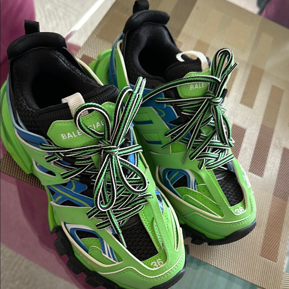Balenciaga green sneakers used once .looks great size 36 very cool